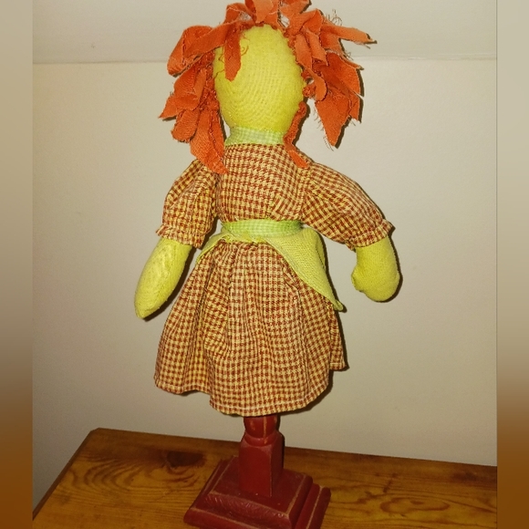 Really Cute primitive raggedy anne on stand - Picture 2 of 2